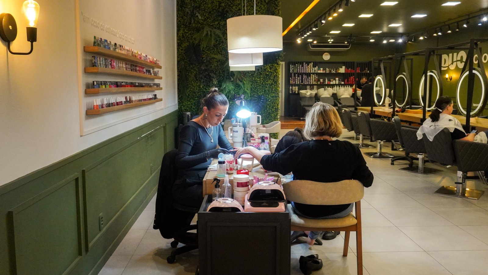 Área de lavatórios do salão Duo Concept